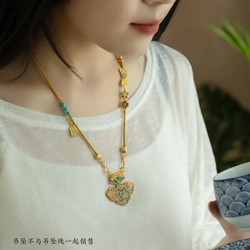 Hand-woven double-ear ruyi pendant, lanyard, high-end gold and jade collarbone chain for men and women pic 2