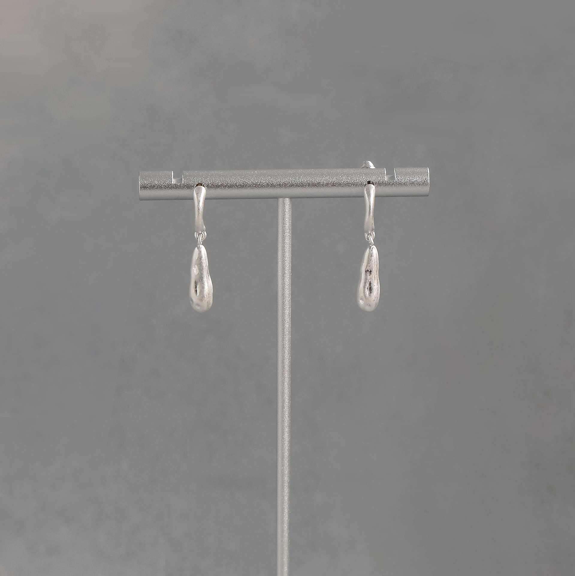 TEN家不规则水滴耳钉 夏季爆款轻奢冷淡风哑光肌理感锤面长款耳钉详情5