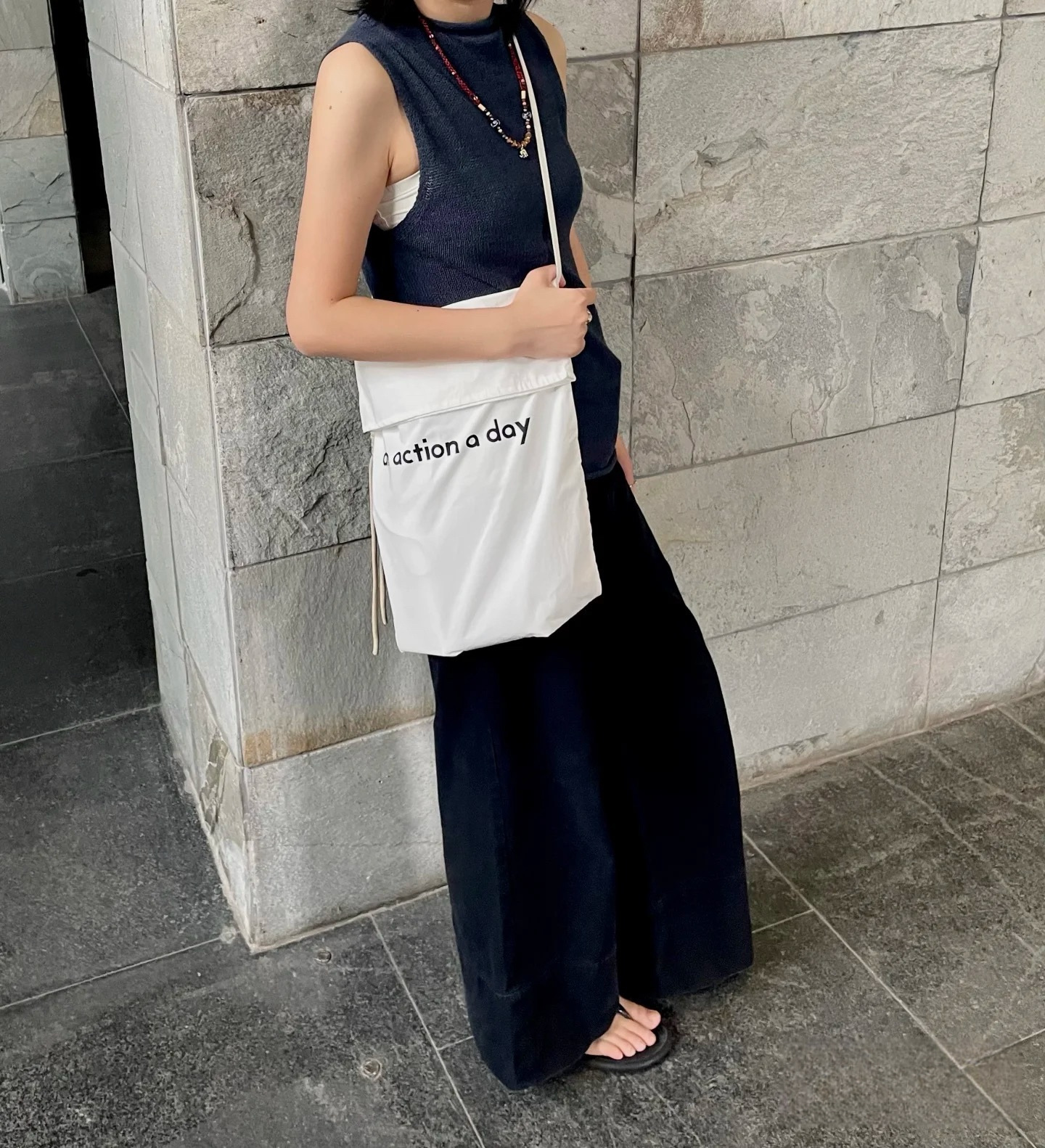 新款百搭多色亚麻棉感粗针织肌理颗粒半高领卷边毛织无袖背心5111详情22