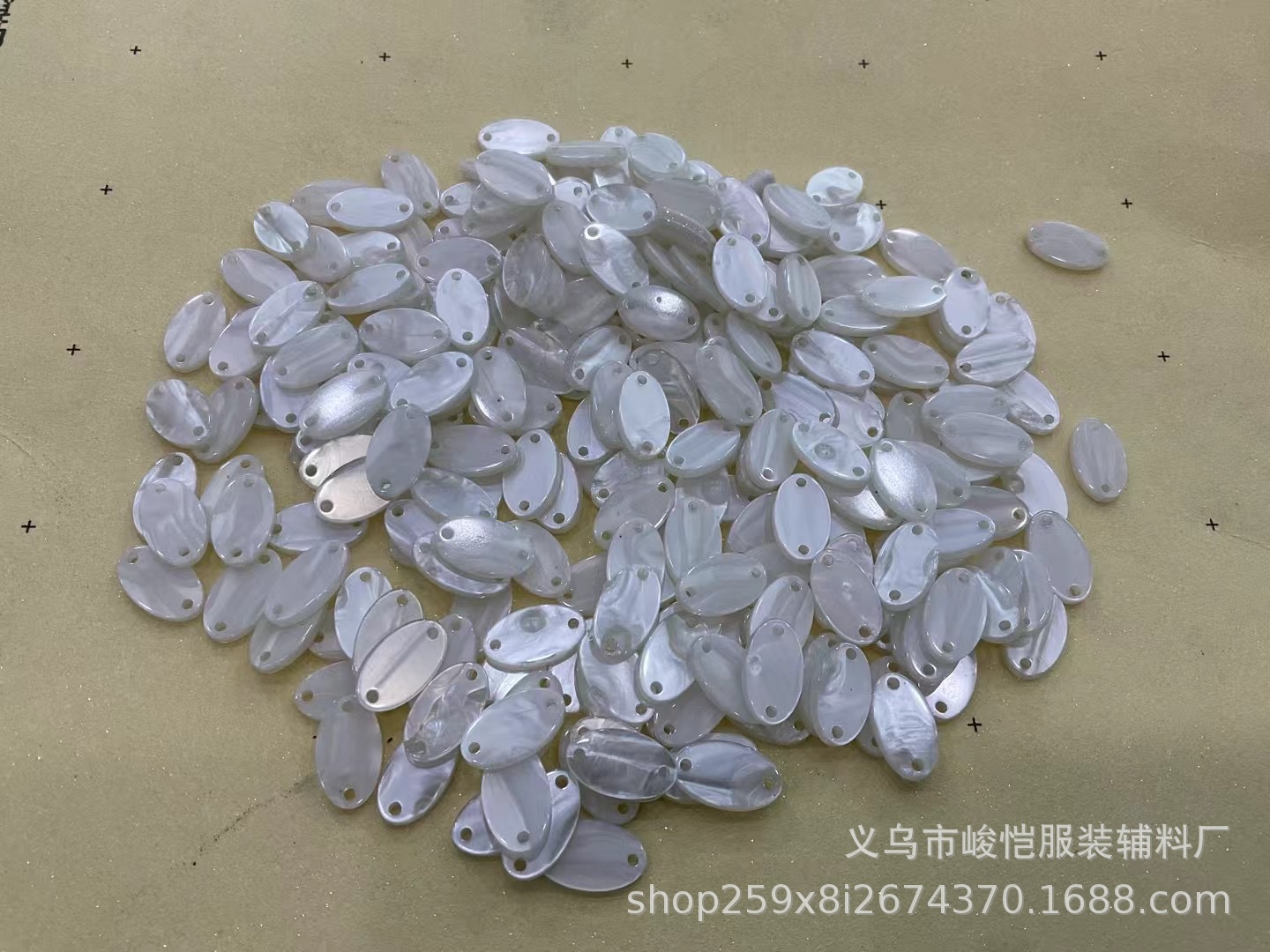 新品爆款仿贝树脂红色双孔服装辅料毛衣袜子针织衫上衣DIY装饰标详情2