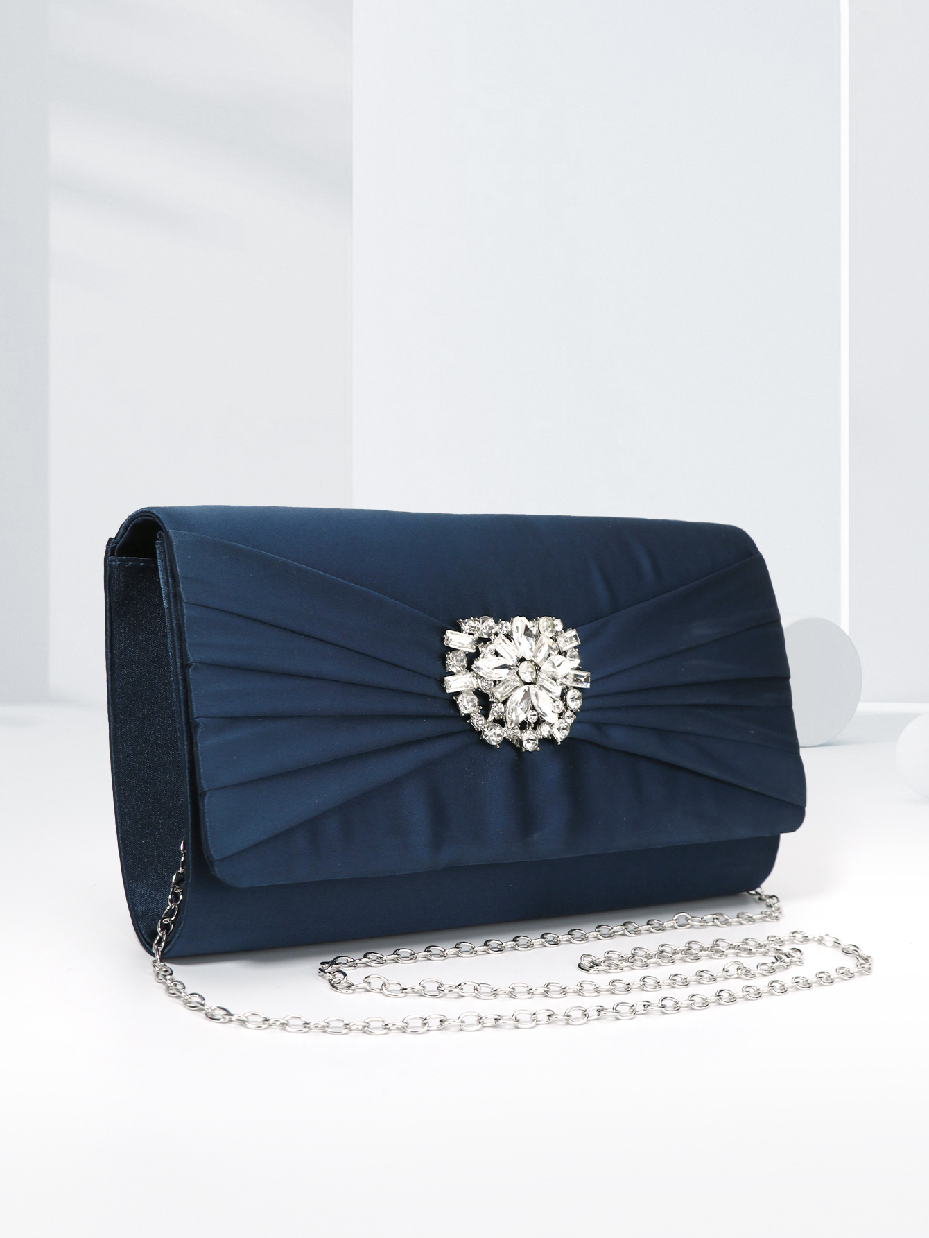 源头厂家跨境电商时尚仿真丝烫钻手拿包斜挎晚宴包名媛女包大容量详情9