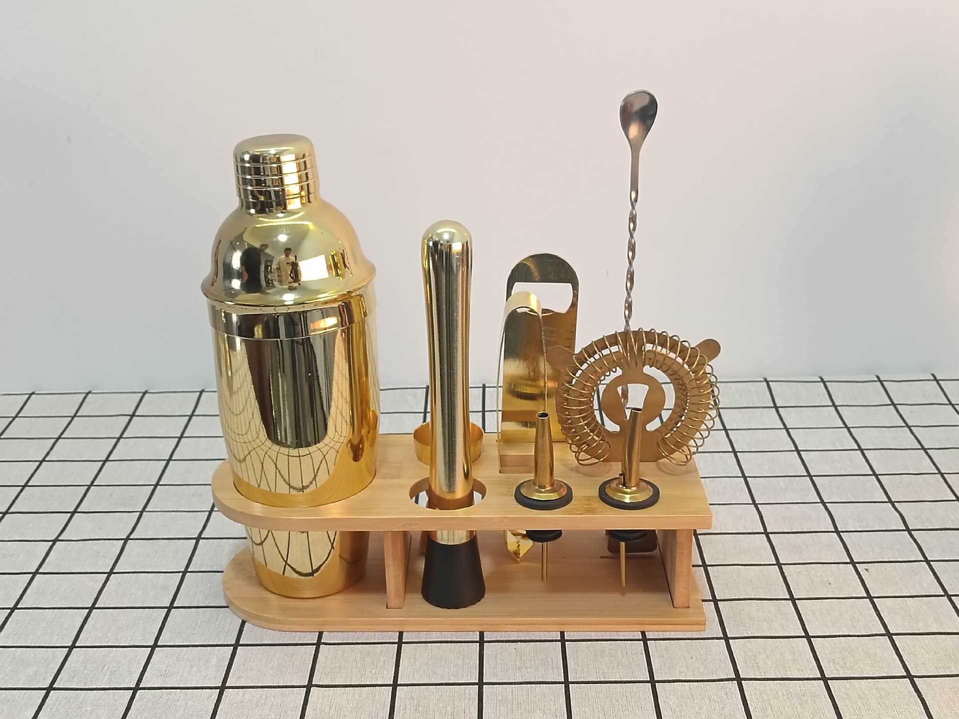 A complete set of 10 electroplated stainless steel cocktail shakers with round edges and bamboo frames for bar and cocktail shakers wholesale pic 5