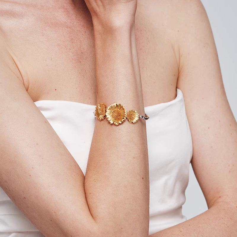 张悦儿同款新款小雏菊耳钉手链女小众设计感高级轻奢气质百搭项链详情12