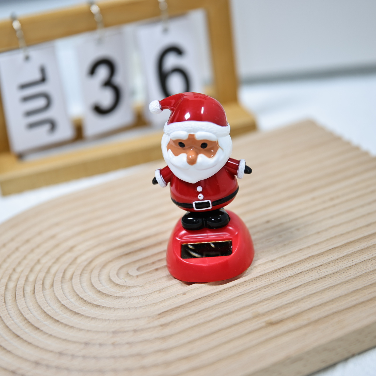 Cross-border best-selling solar-powered car ornaments, rocker, Christmas gifts, and white-bearded Santa Claus accessories pic 5