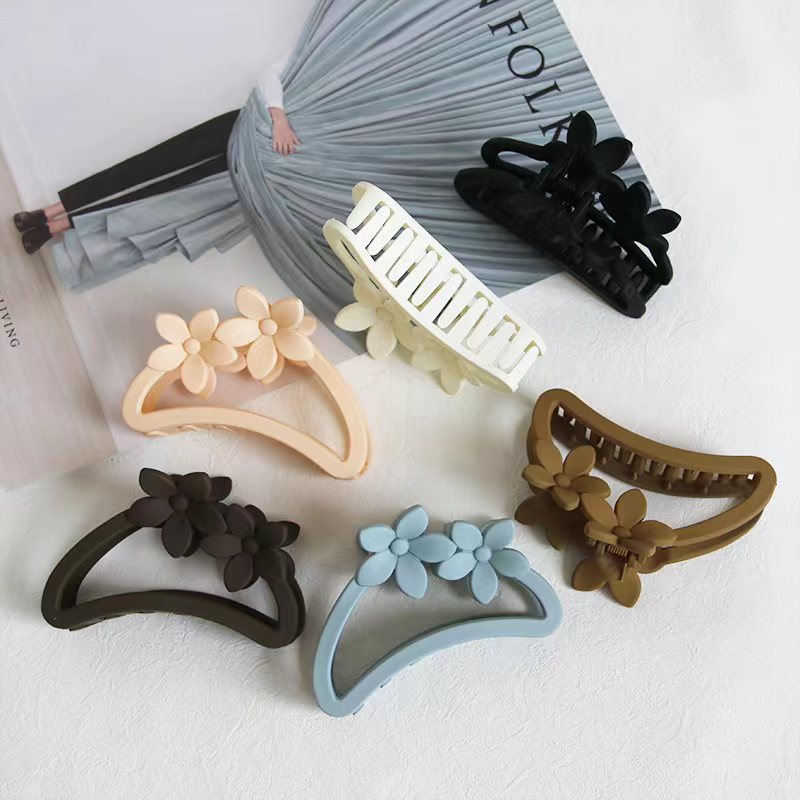【1-5区】189号/梅花三角抓夹/12/包法式抓夹高级感夹子头饰发夹2022年新款大鲨鱼夹ins风发抓后脑勺详情3