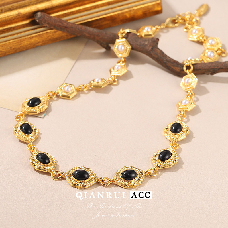 Vintage vintag Western antique geometric patchwork necklace, simple black and gold, niche design, French light luxury collarbone chain pic 19