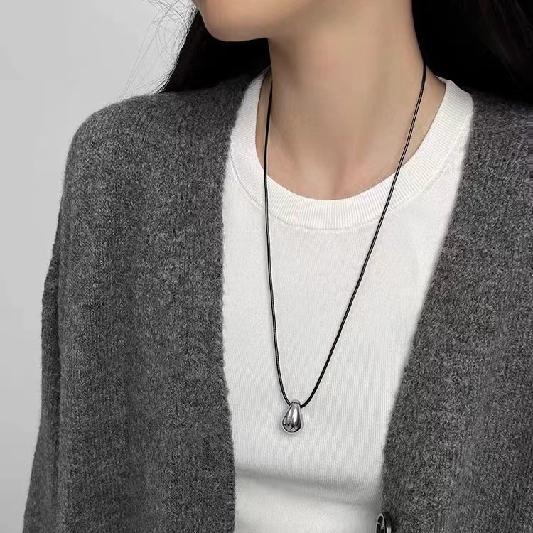 青岛美琳保色极简冷淡风 金属光面水滴黑皮绳项链秋季毛衣链女式详情7