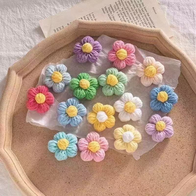 手工钩织毛线花朵泡芙花成品钩针小花diy编织多色彩色服装帽子配详情3