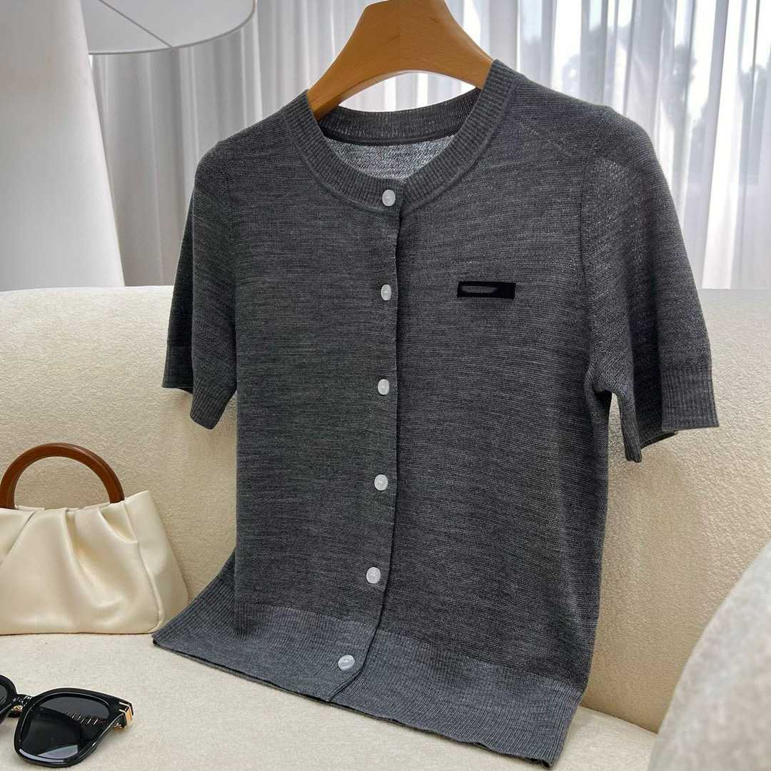 The 2024 summer new M fine-count woolen woven label commuting, smart and stylish slim short knitted cardigan pic 5