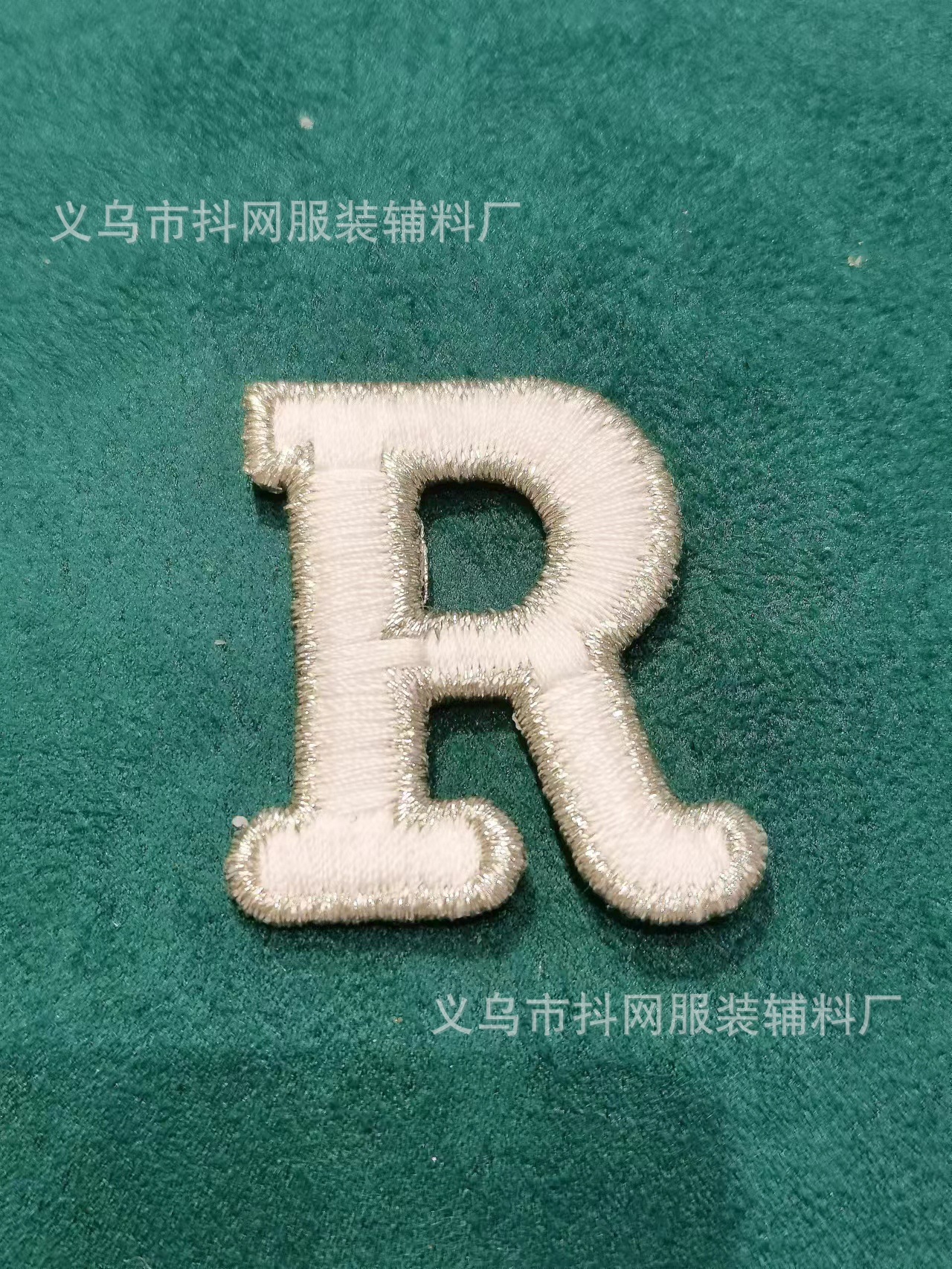 英文字母帽子绣标补贴衣服标志logo高级刺绣布贴可缝大号缝制补丁详情4