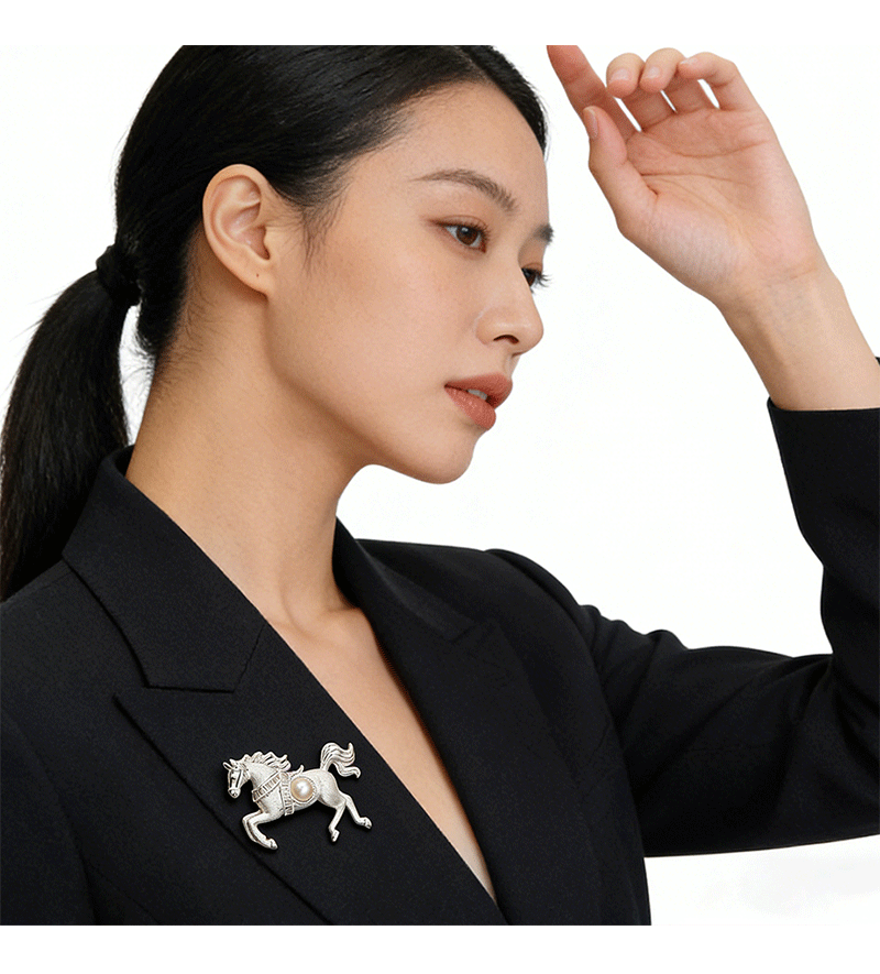 Hyacinth caballo a gongcheng temperamento de moda cepillado grueso plata corcel broche mujer personalidad traje pin en vivo burst estilo accesorios pic 7