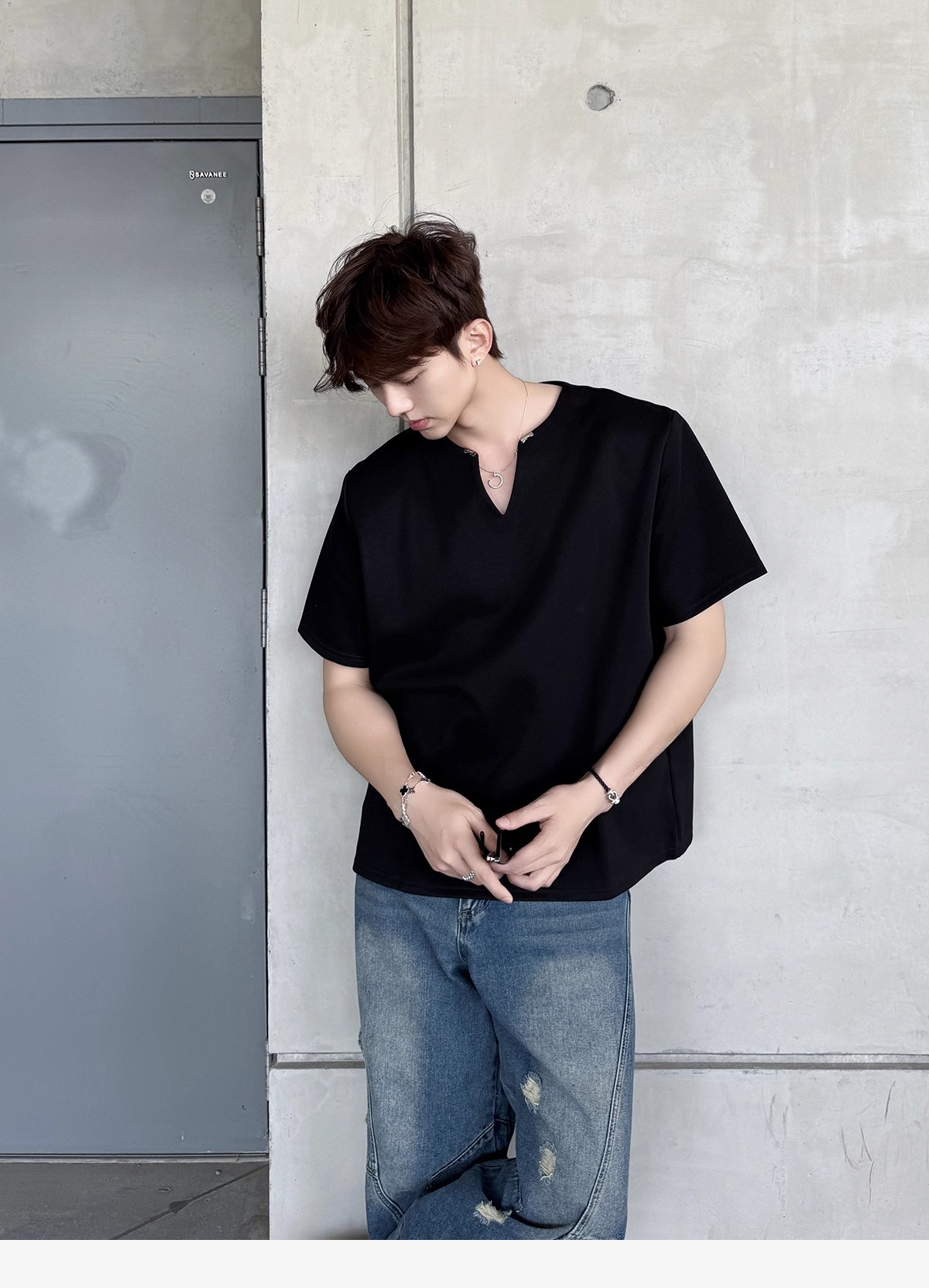 Customized V-neck metal buckle loose short T-shirts from Henry in Suriname, Bolivia, based on your provided samples. Super Factory pic 4