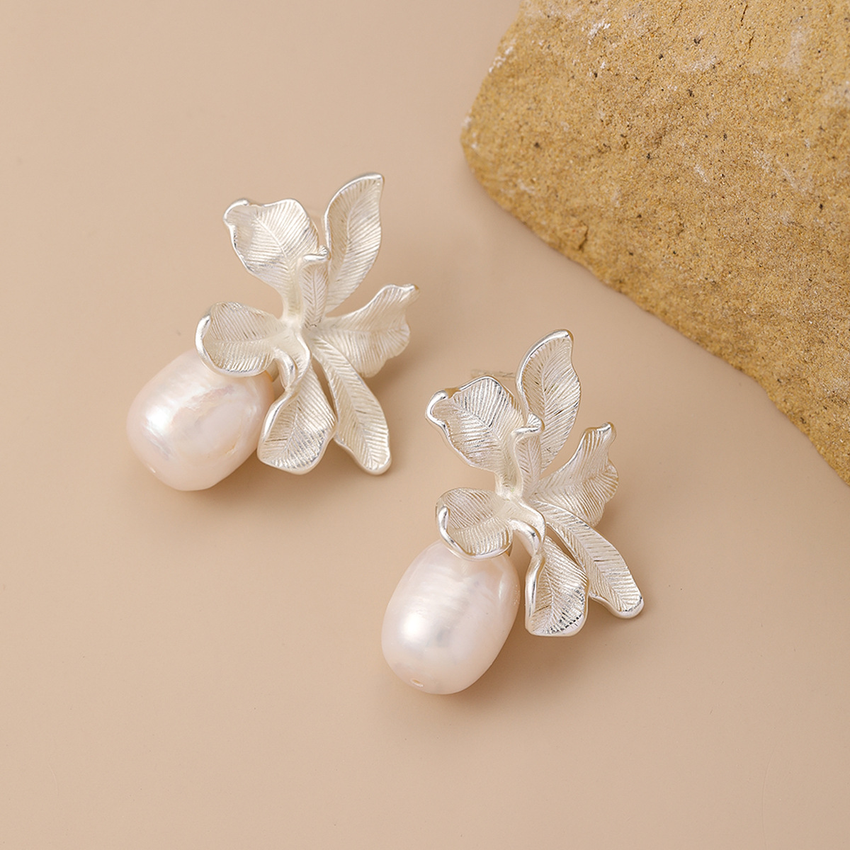 娜莎欧美专供盛放花朵铜镀18K真金淡水珍珠耳环女法式高级感耳钉详情8