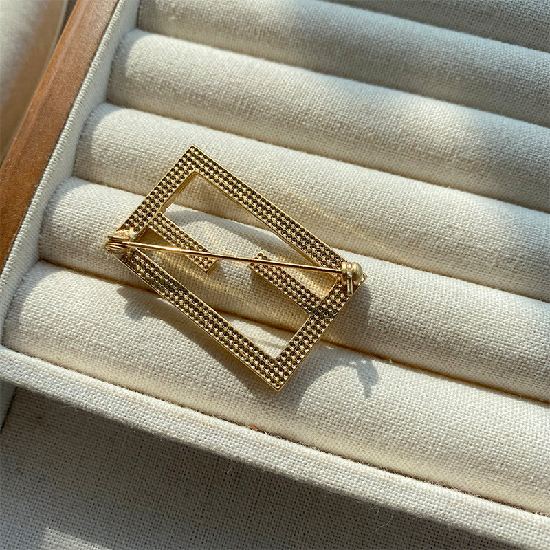 小众设计方形字母胸针饰品百搭精致高级感发夹个性时尚镀金配饰女详情6