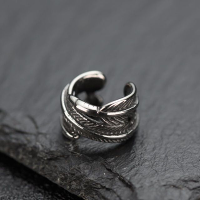 New feather no-hole ear clip for men, simple and fashionable single ear stud, cold style, high-end trendy, niche and individual ear buckle pic 4