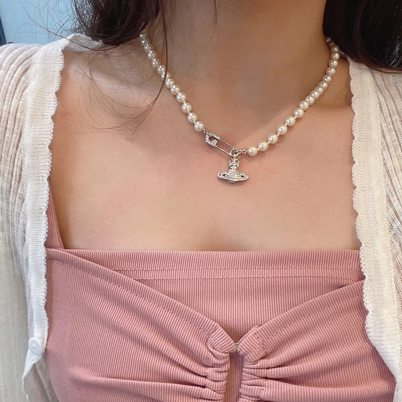 西太后新款ins风仿珍珠项链女颈链小众几何皇冠满钻土星球锁骨链详情6