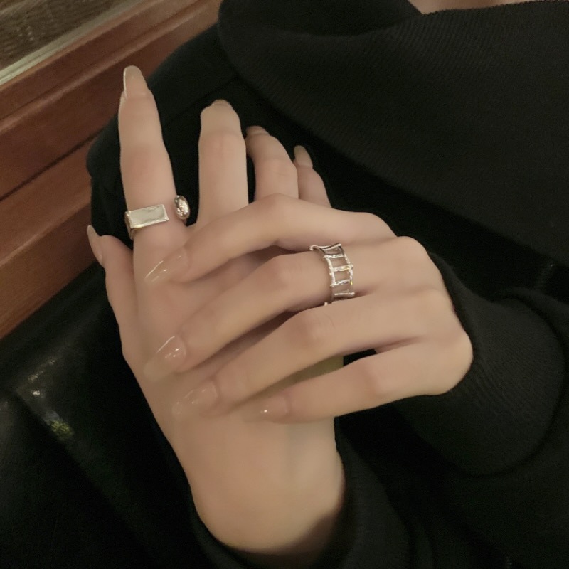 The ring does not fade. It has a unique and high-end feel, is versatile, and exudes a light luxury temperament. It is an inS-style retro ring with geometric openings from Japan and South Korea pic 3