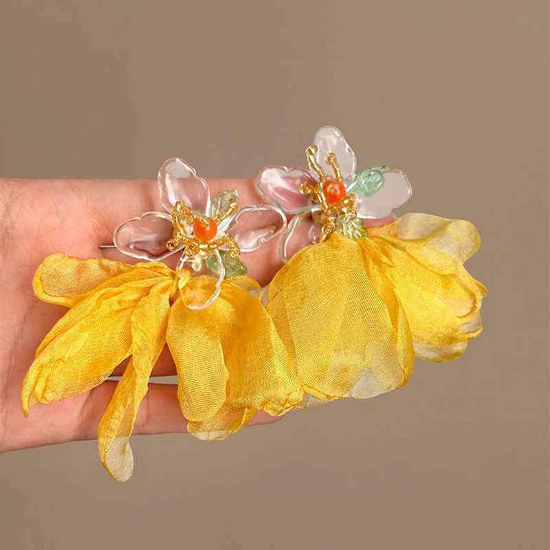 Super ethereal atmosphere yellow petal earrings, silver needle exaggerated vacation style earrings, flower stud earrings, 2024 new style earrings pic 4