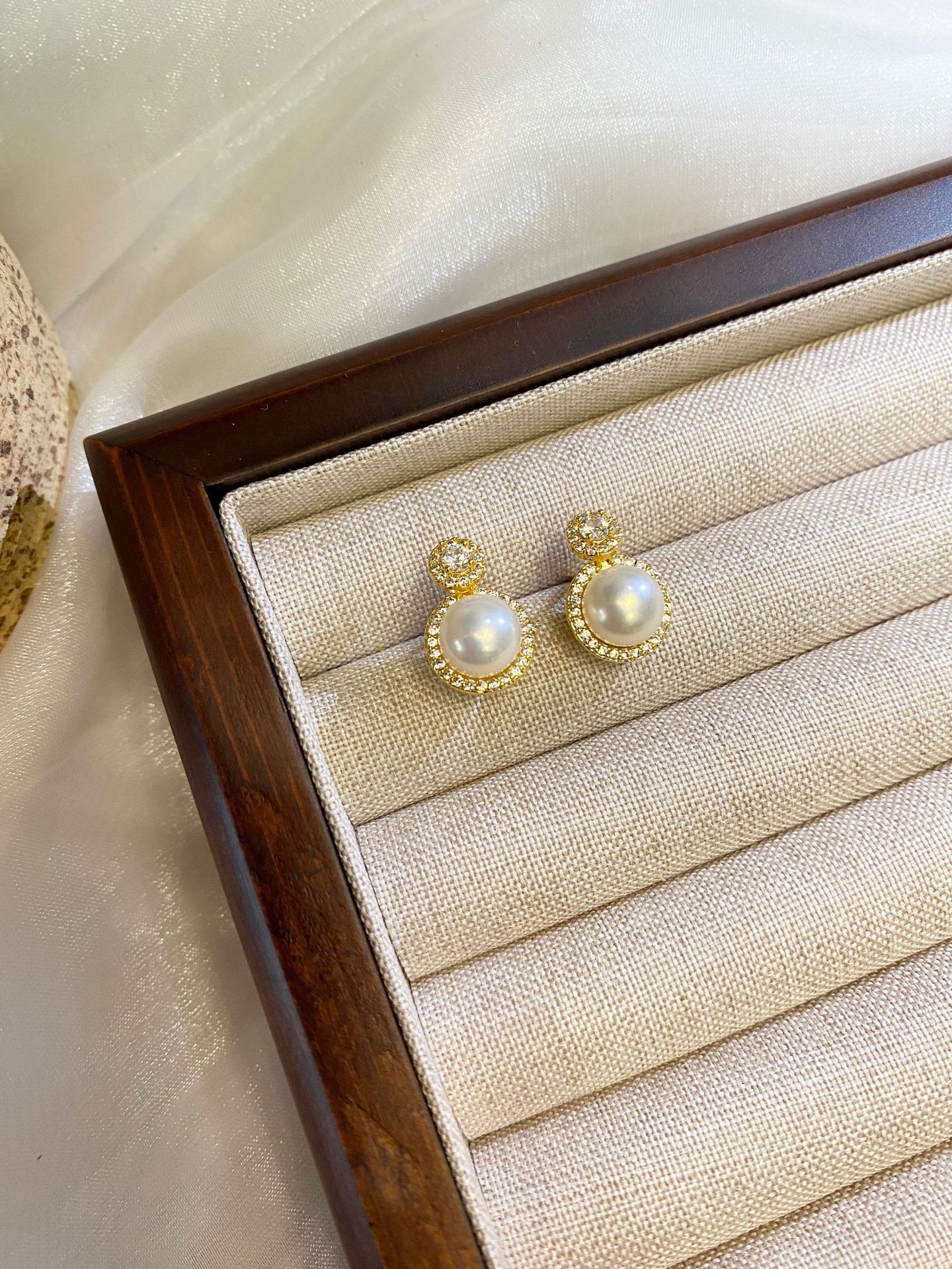 Pigeon egg niche design sense natural strong light 5A freshwater pearl stud earrings S925 silver needle niche light luxury earrings pic 3