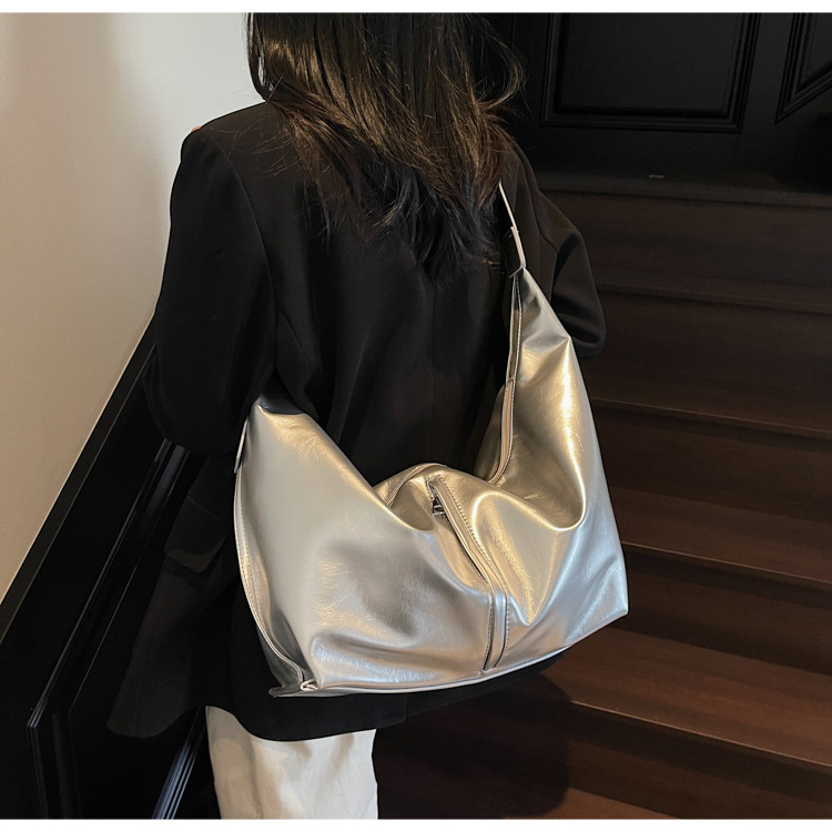 大容量腋下包女2025新款春夏季休闲百搭单肩斜挎包流行通勤饺子包详情16