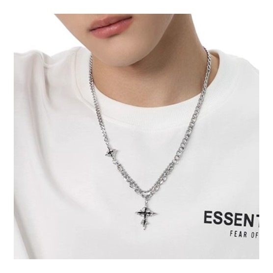 Cross-patterned titanium steel necklace for men, trendy, niche, versatile and non-fading accessory, high-end collarbone chain, light luxury accessory pic 3