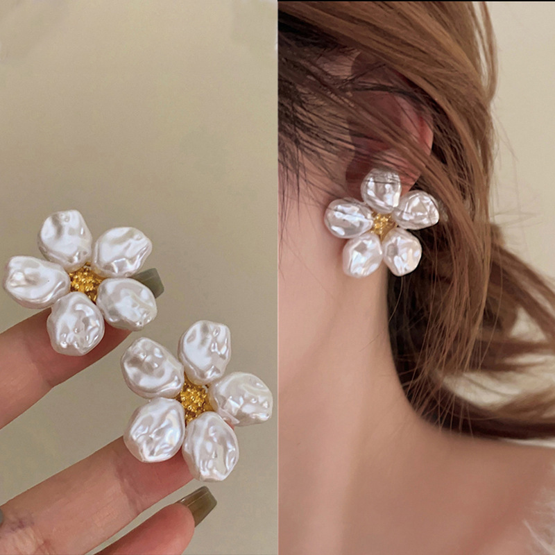 Spring/Summer 2025 fresh and elegant flower earrings for women, a light luxury and high-end look, pearl stud earrings, super fairy-like, versatile and elegant earrings pic 36