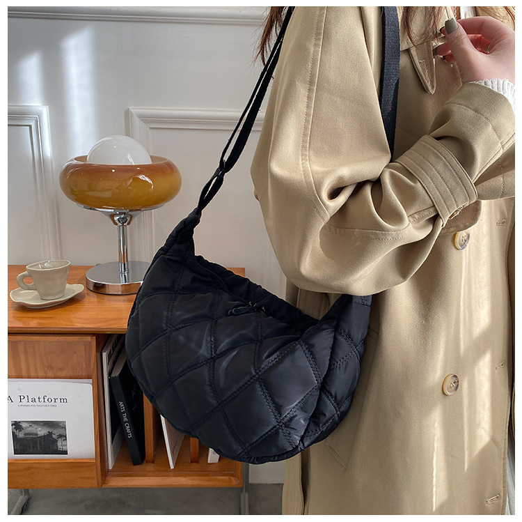 The new, trendy and fashionable single-shoulder crossbody bag with diamond-patterned embroidery thread for women in 2021, the popular dumpling bag pic 66