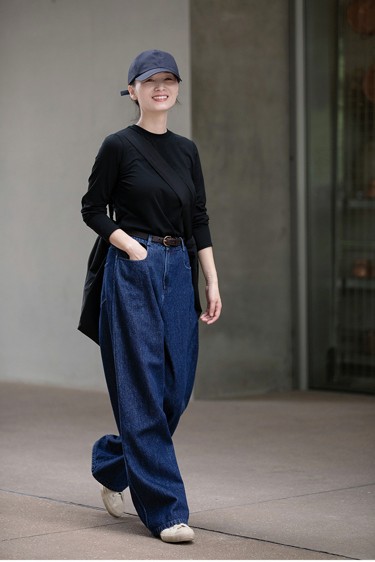 A niche all-season deep indigo blue mid-waisted loose and versatile wide-leg jeans pic 10