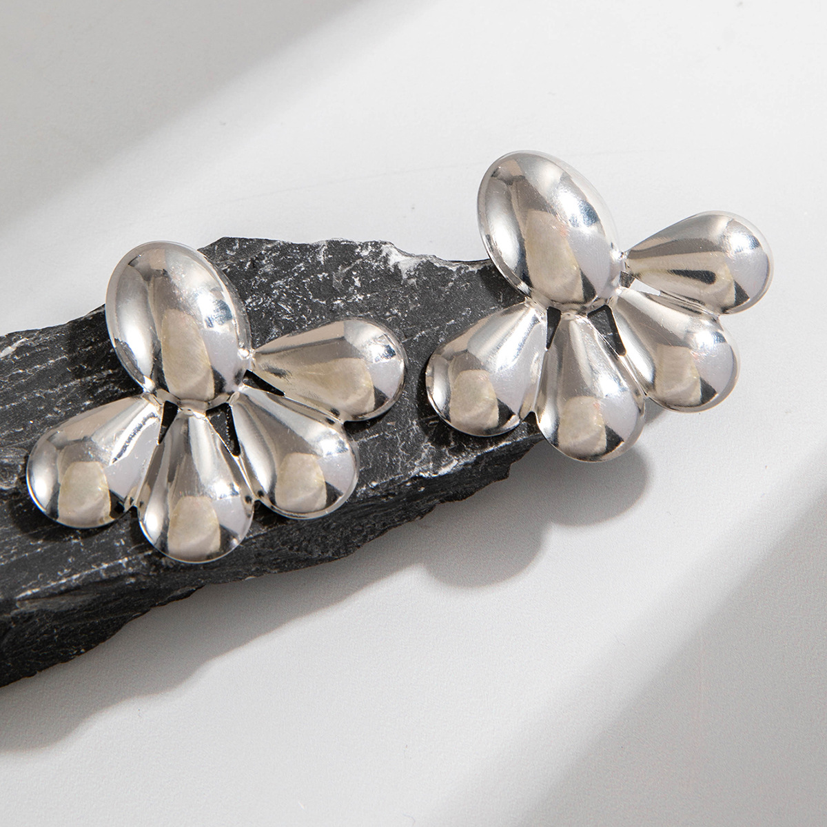 欧美跨境时尚八字麻花大水滴铁质耳环设计感几何方形扭纹耳坠耳饰详情21