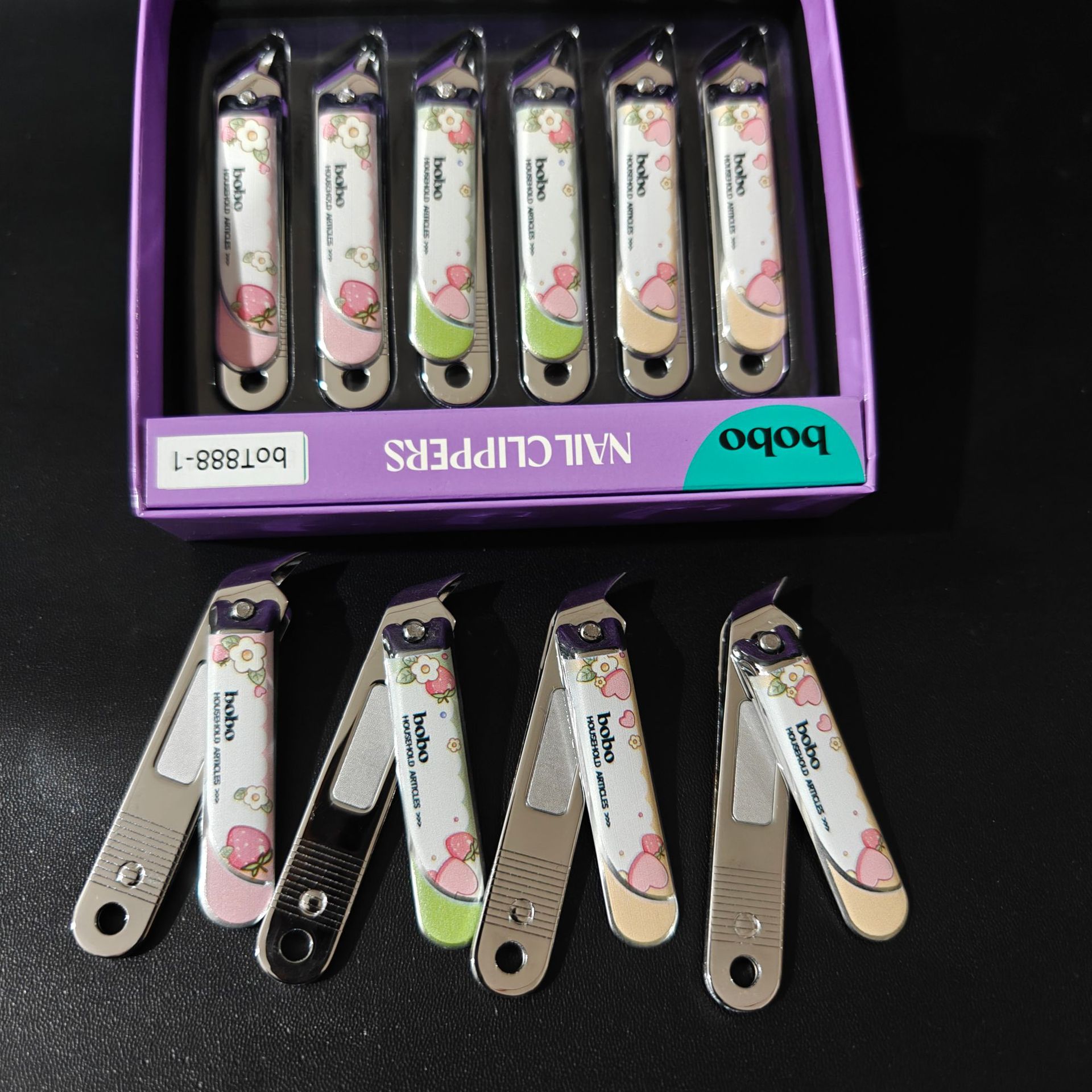 【 Office 】【bot888-1 】 Slanted nail clippers 12/ box 600/ box Nail clippers slanted cartoon cute nail clippers for household use, new nail clippers for men and women, wholesale 2 yuan pic 3