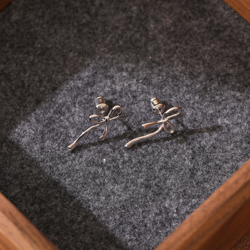 Chanel style simple bow hollowed-out stud earrings for girls, cute and versatile commuting earrings, personalized and trendy earrings wholesale pic 8