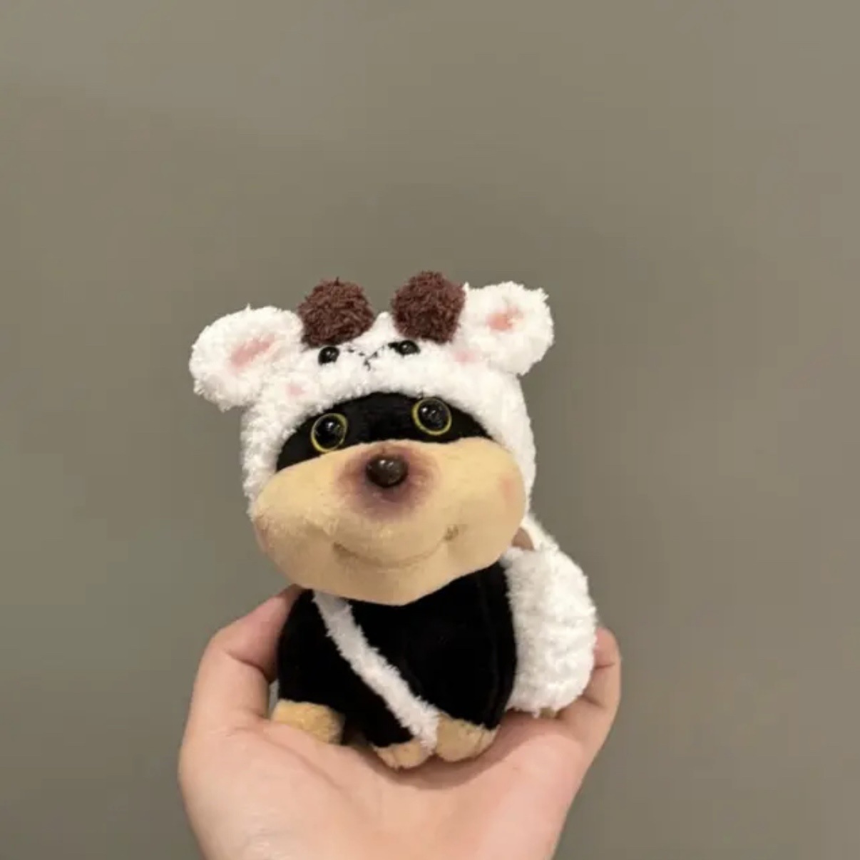 A cute plush toy bag pendant with a bee and a dog, a small doll, a car keychain bag pendant and the same style as Xiaohongshu pic 13