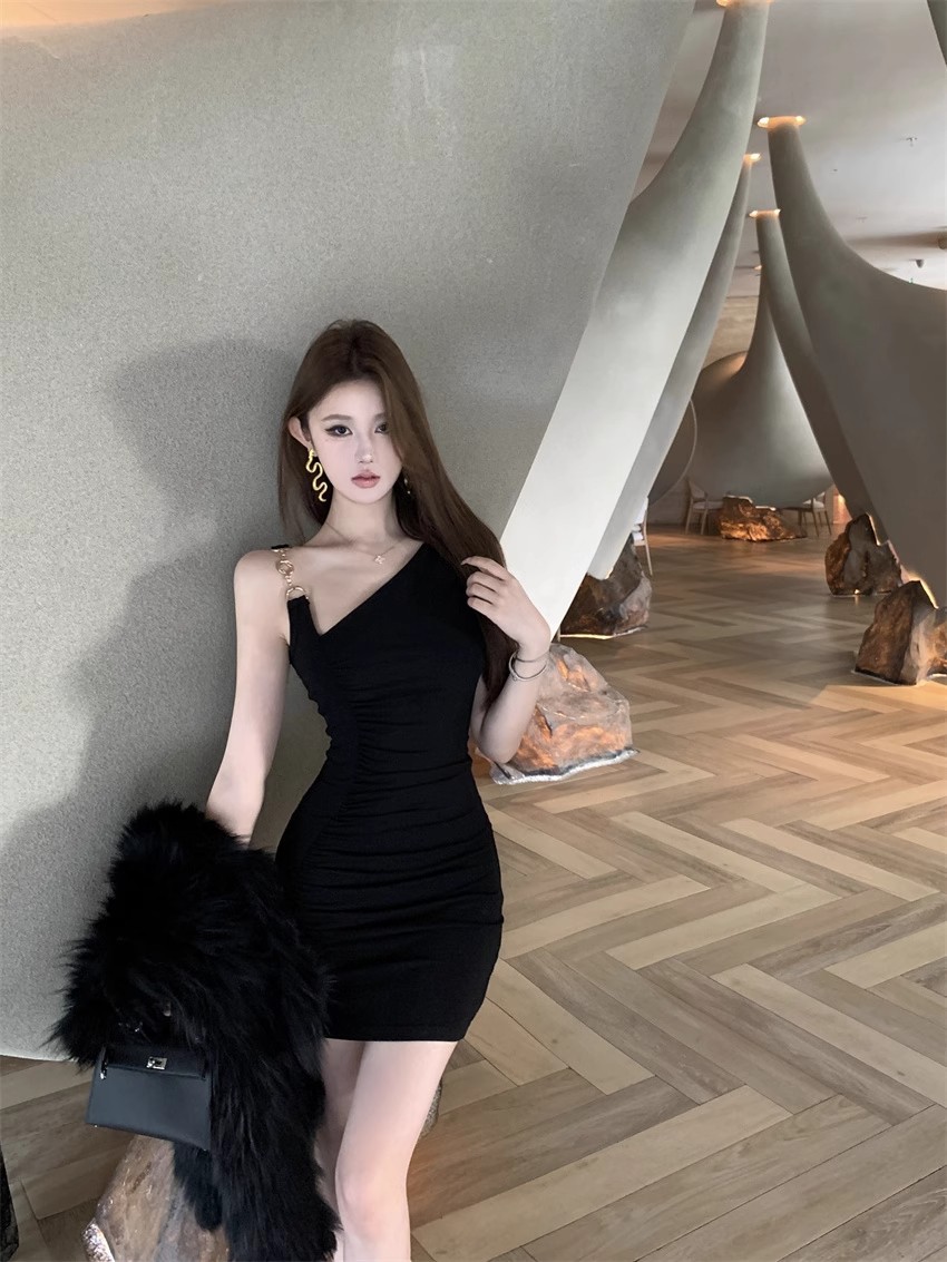 辣妹高级性感斜肩黑色吊带连衣裙女夏季修身气质御姐包臀约会短裙详情2