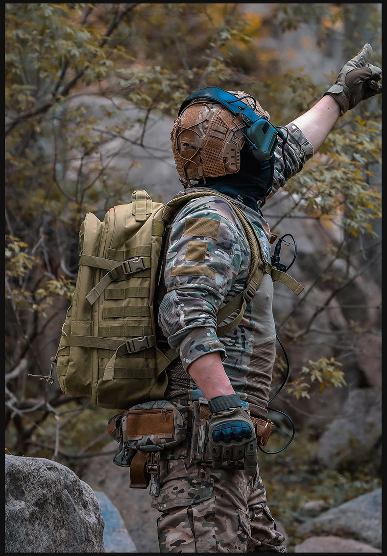 户外突击升级版战术双肩背大容量登山旅游通勤迷彩背包详情27