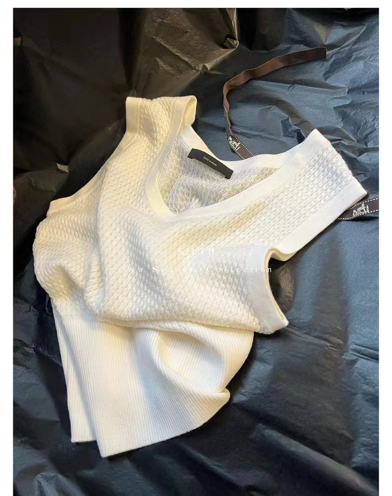 合莹2024 背心新款百搭吊带内搭可外穿针织马甲背心女U领羊毛针织详情5