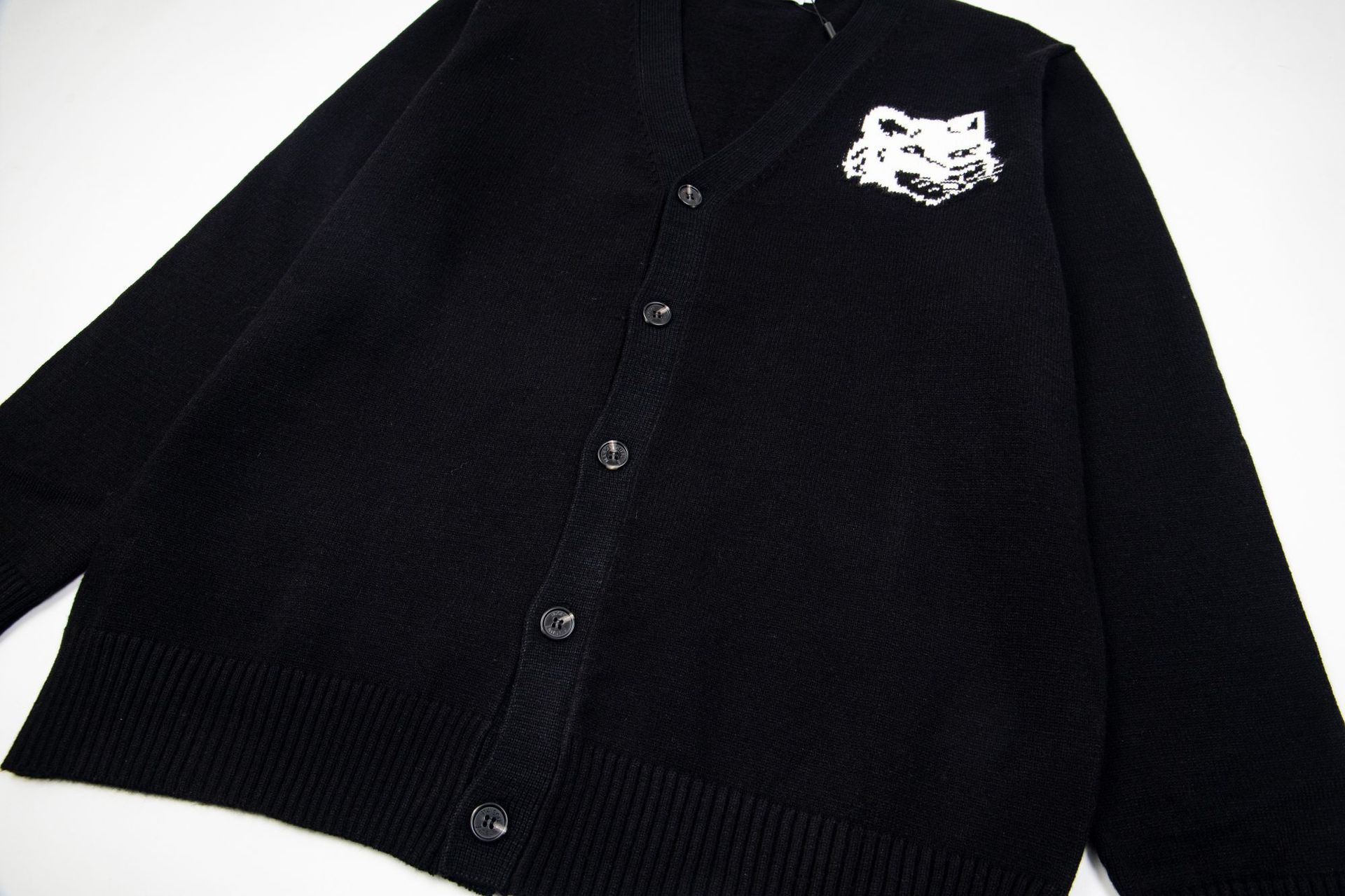 高版本restandrecreatio狐狸经典款胸前徽章刺绣条纹针织开衫毛衣详情24