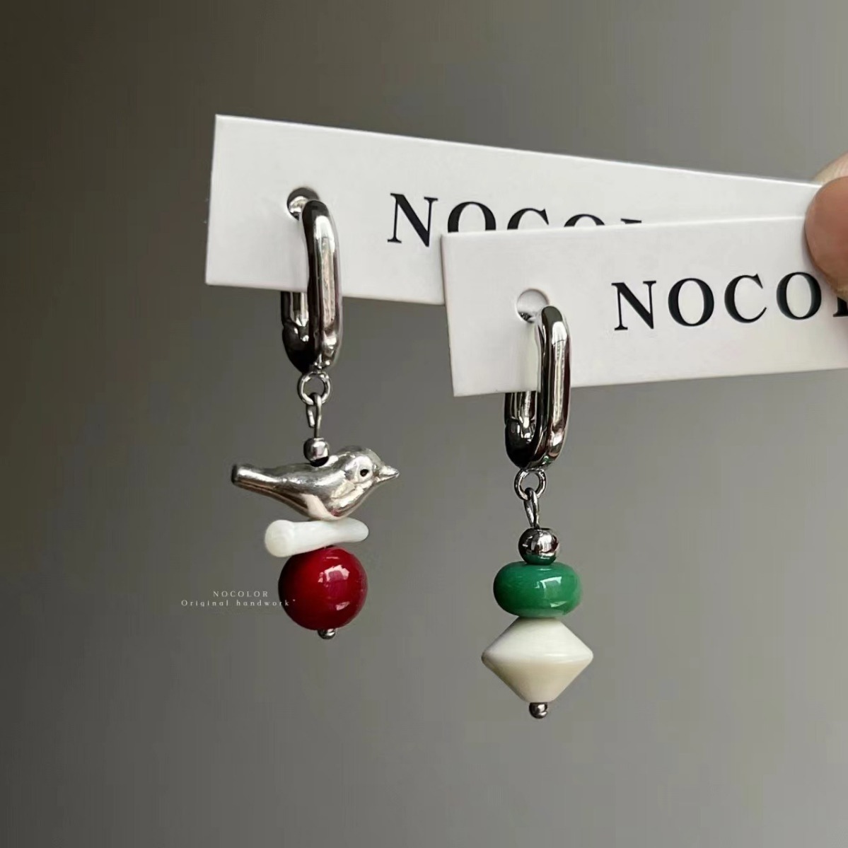 The new Chinese-style retro beaded asymmetrical small fish flower ear buckle design is elegant, unique, simple and distinctive for women pic 5