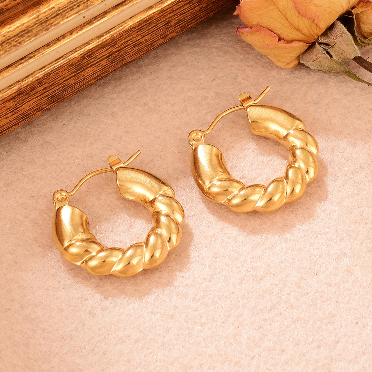 时尚复古简约大气不锈钢小众个性不锈钢纹理时尚扭纹U型耳环批发详情19