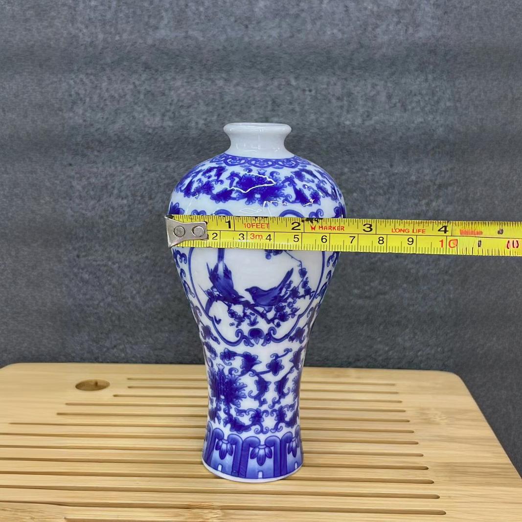 Blue and white porcelain mini vases, ceramic ornaments, Chinese-style vases, hand-painted vases in Jingdezhen, wholesale of ceramic small vases pic 5