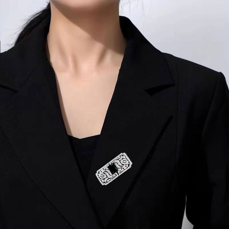 European and American retro geometric-shaped vintage medal brooch, creative and simple clothing pin, copper inlaid zircon in stock wholesale pic 3