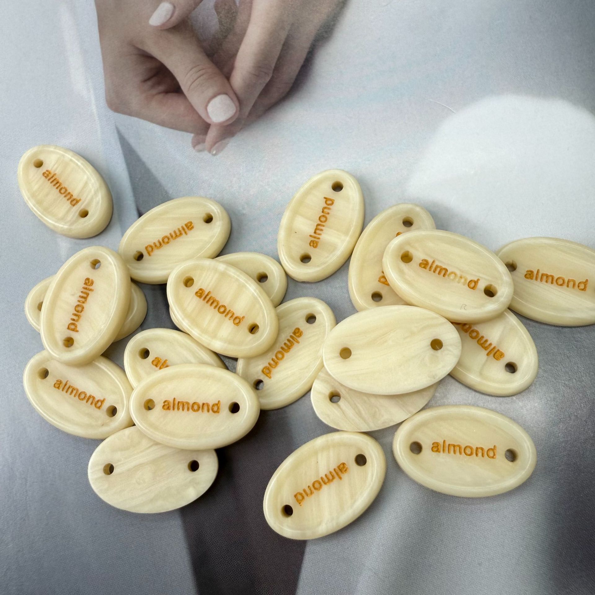 爱心标牌树脂仿贝壳彩色扣子异形不规则纽扣毛衣衬衣针织衫小铭牌详情14