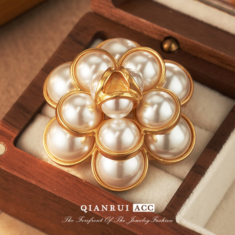 The new 2023 camellia brooch, chanel-style suit, brooch, belt buckle, hat decoration, silk scarf buckle, light luxury style pic 19