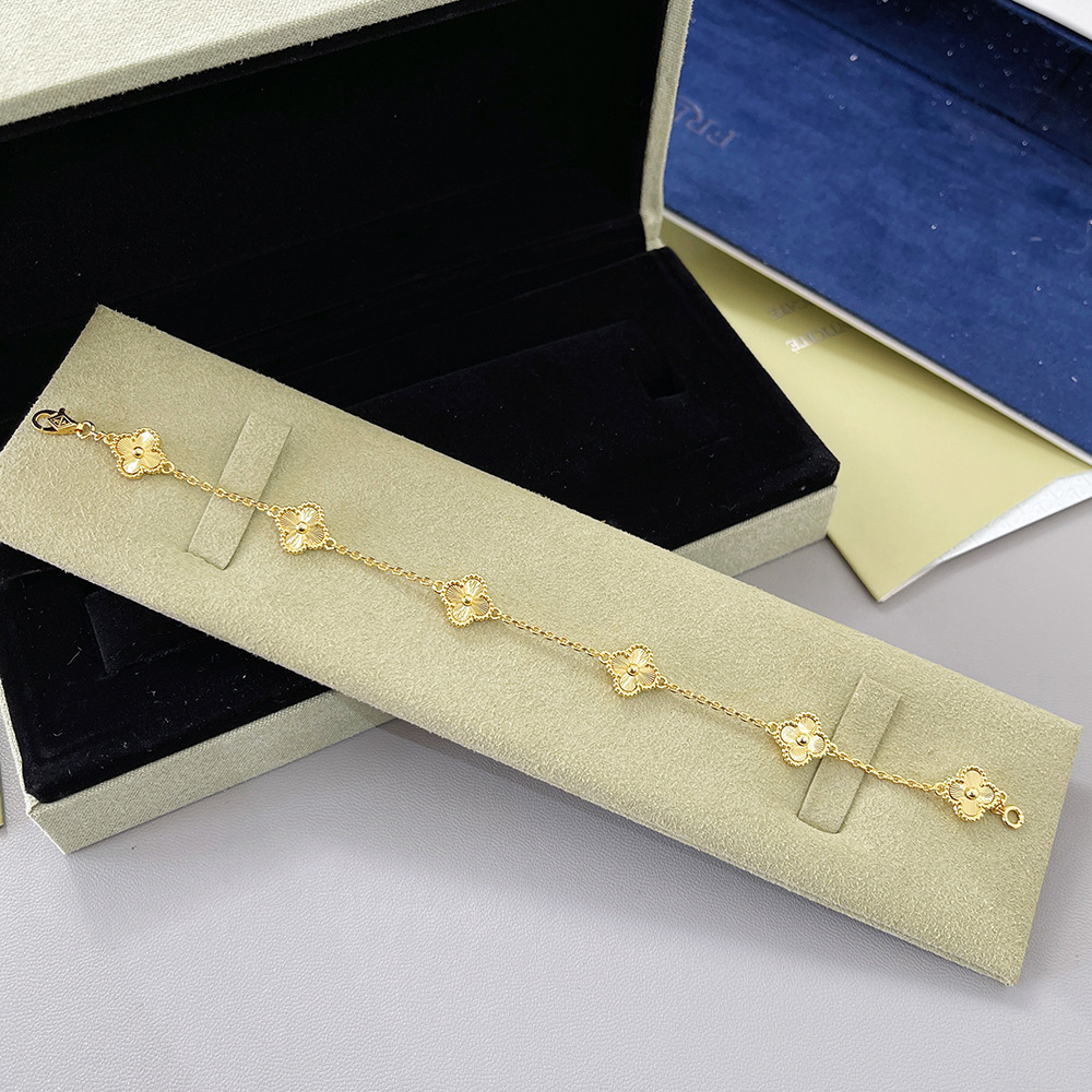 v金高版本厚镀18k金迷你五花六花四叶草手链不掉色高级感红玛瑙详情39