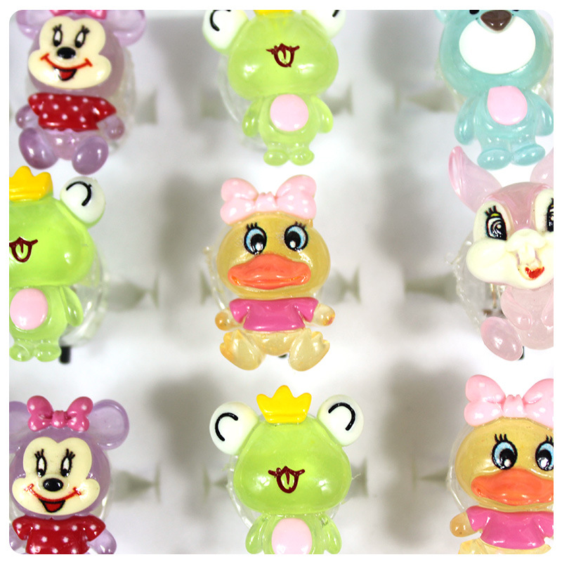 新款儿童卡通发光玩具手指荧光戒指生日派对夜光小礼品跨境批发详情8