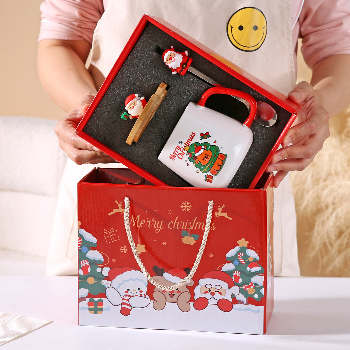 跨境创意圣诞节礼品圣诞老人马克杯带盖勺高颜值陶瓷杯实用伴手礼详情6