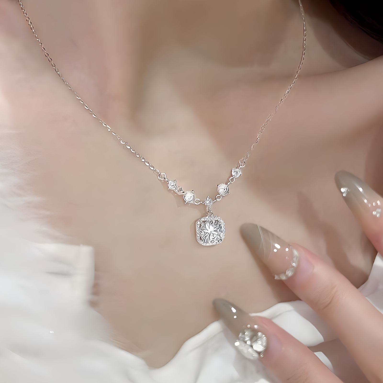 银贝S925纯银莫桑钻方糖项链女精致轻奢小方块吊坠跨境锆石锁骨链详情7