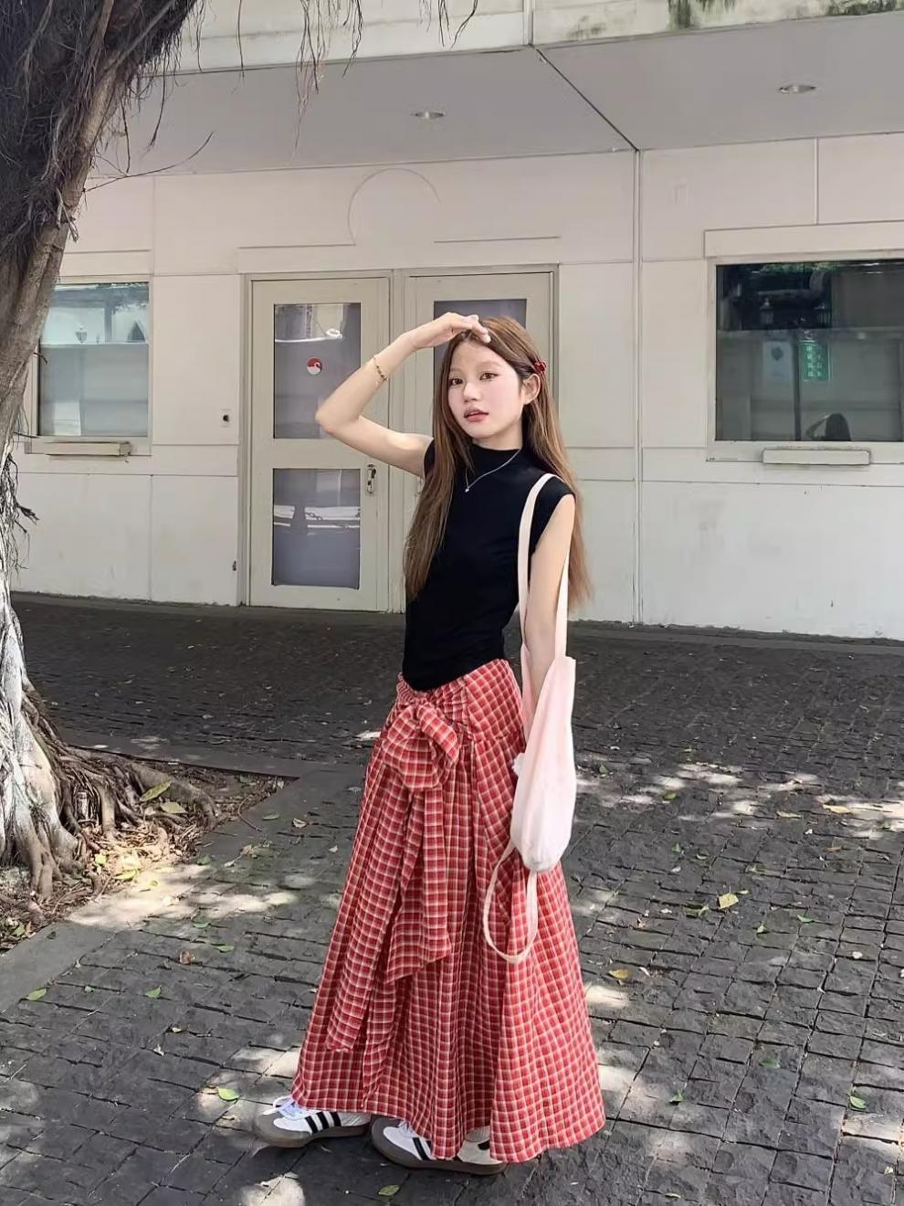 Retro red spicy girl checkered strappy skirt, a new summer design with a niche fashion sense, high-waisted long dress pic 2