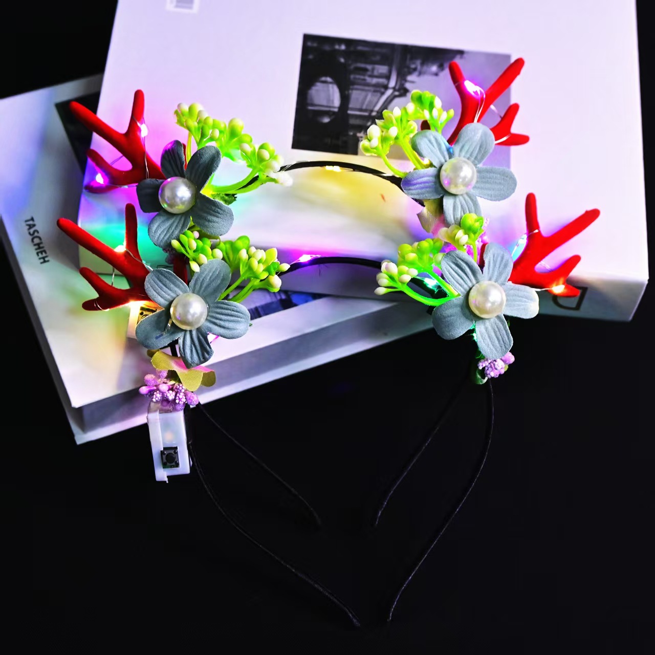 Christmas glowing headwear has become a hit, with the branch antler headband and the elk headband selling well at the winter night market pic 7