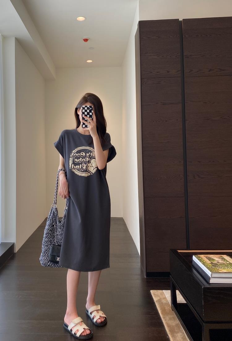 朵妮 一件轻松出门 慵懒时髦落肩袖显瘦长T恤女连衣裙夏新款2023详情20
