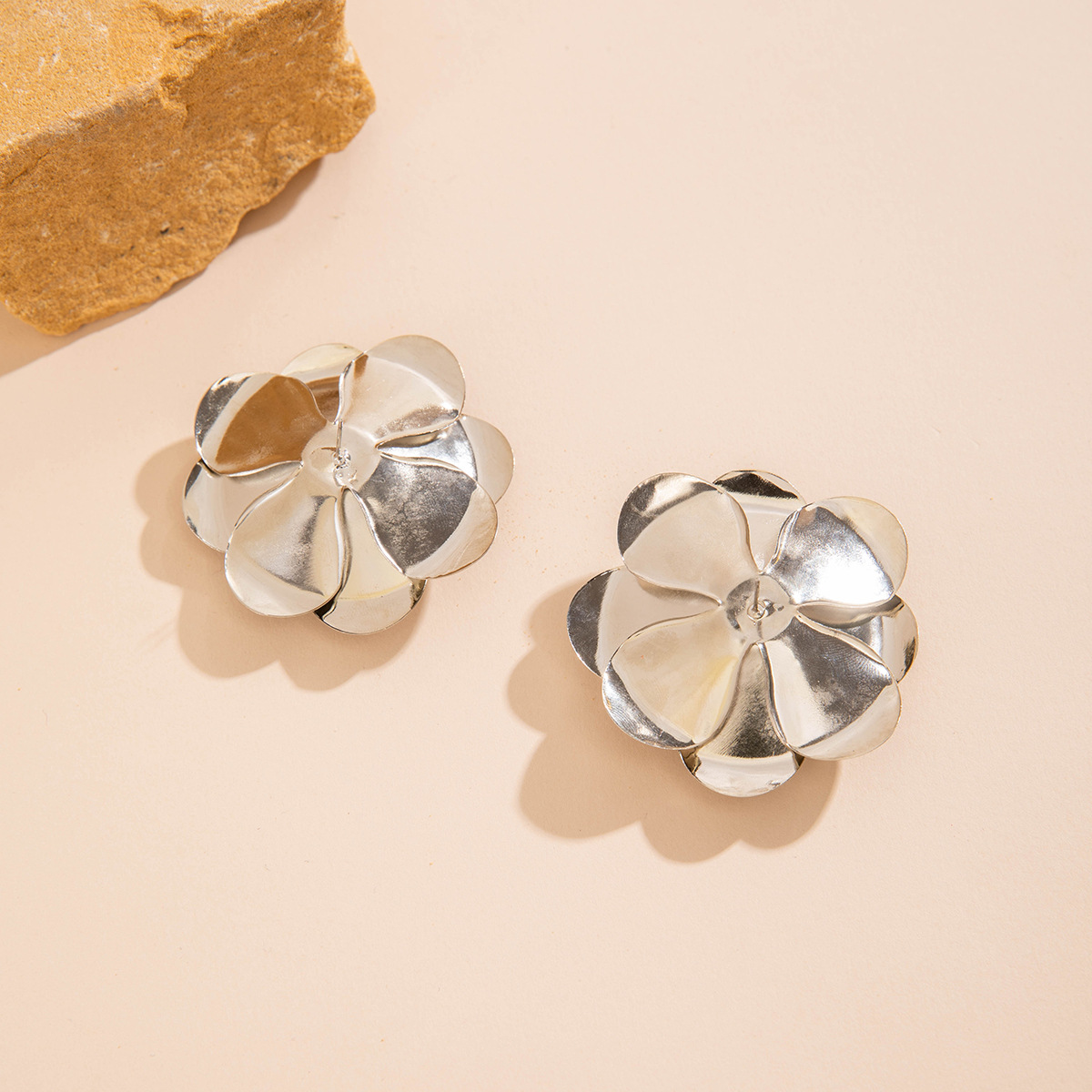 欧美跨境时尚八字麻花大水滴铁质耳环设计感几何方形扭纹耳坠耳饰详情25